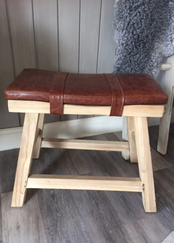 Saddle Stool & Leather Pad